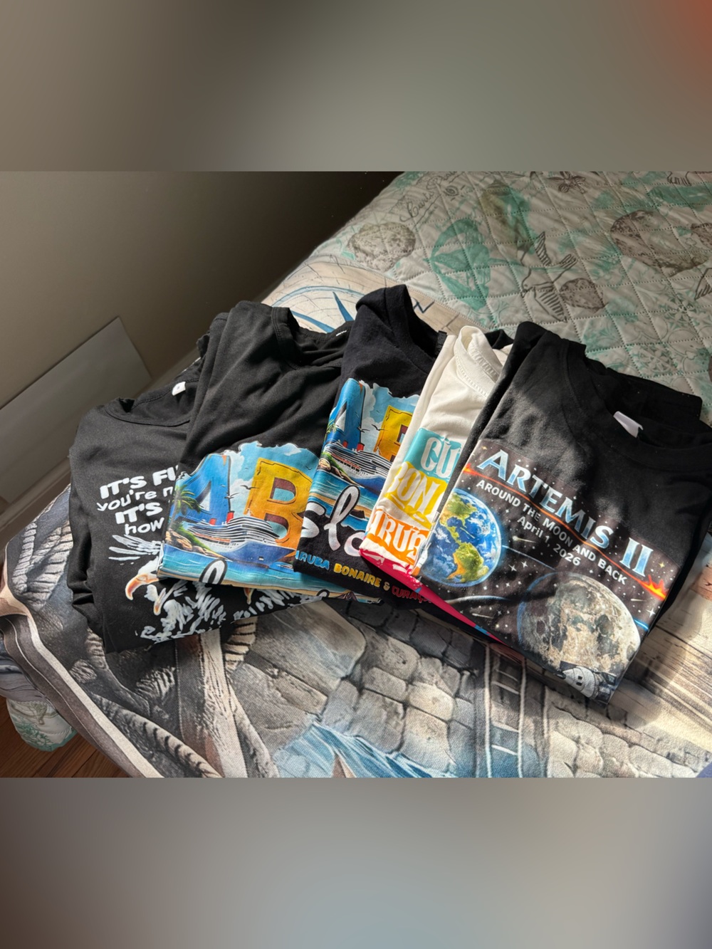 New Set of 6 Women’s Graphic Tees